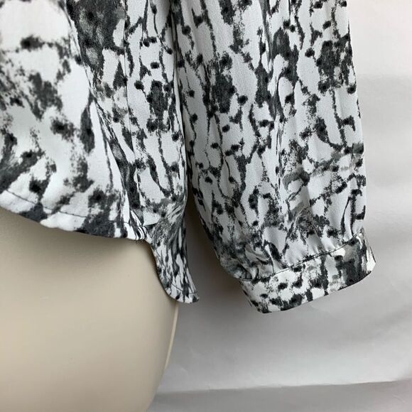 Bar III grey black & white print wrap blouse - Picture 4 of 8